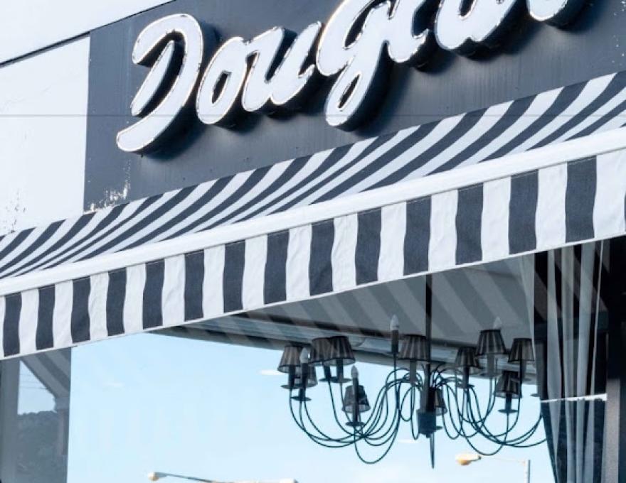 DOUGLAS BOUTIQUE1 DOUGLAS BOUTIQUE1